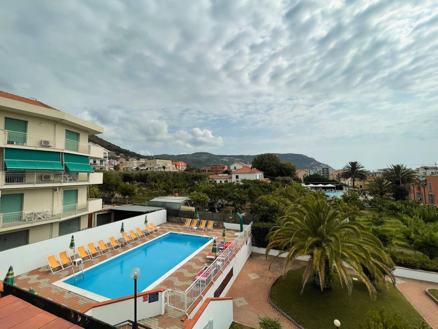 Moresco Apartment Pietra Ligure Extérieur photo